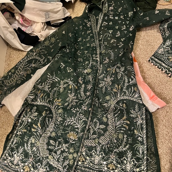 Brand new suffuse outfit - Picture 3 of 6